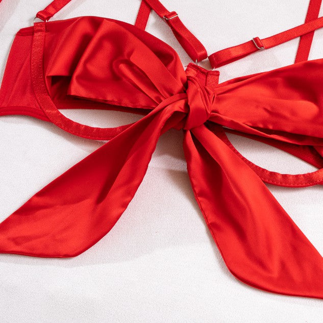 Five-piece lingerie set with satin details