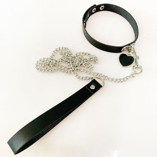 Heart Pendant Leather Choker with Chain Leash – PU Leather Bondage Set for Roleplay and Seductive Moments