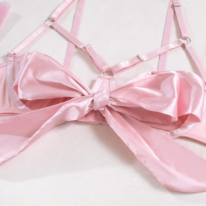 Five-piece lingerie set with satin details