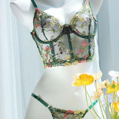 Corset lingerie set with embroidered design