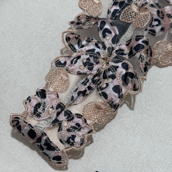 Embroidered five-piece lingerie set design details