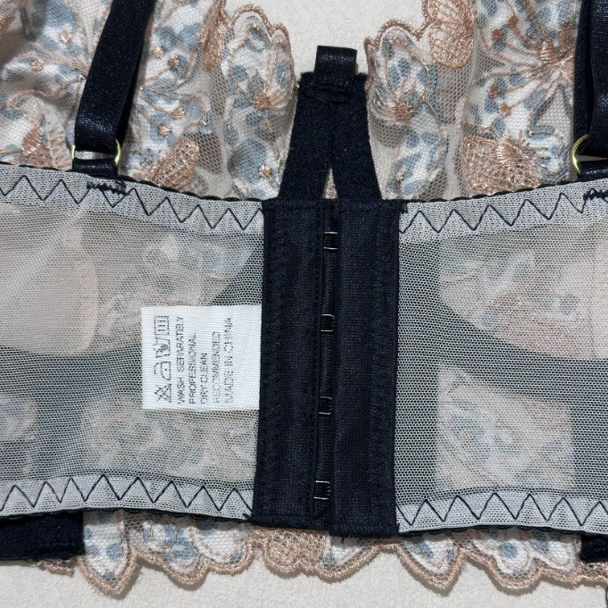 Five-piece lingerie set featuring lace