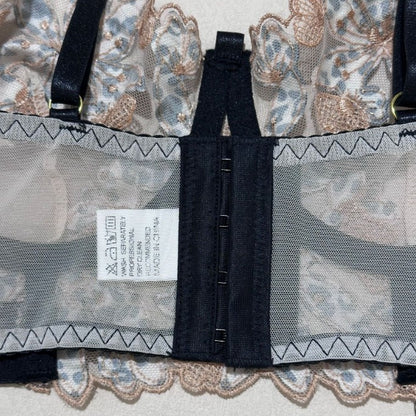 Five-piece lingerie set featuring lace