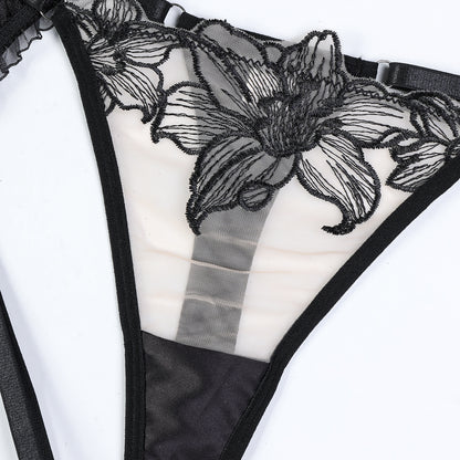 Embroidered detailed bra and panty set