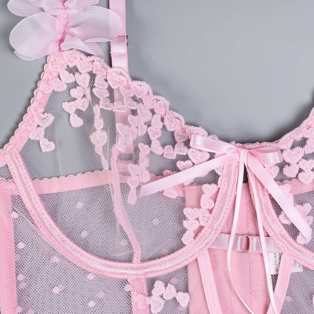 Pink underwire detailed three-piece lingerie set