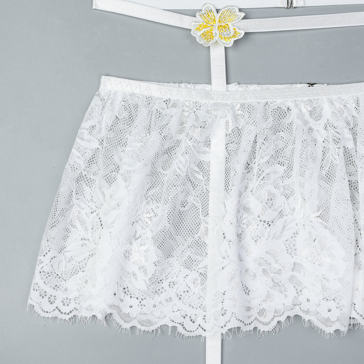 Three-piece lingerie set featuring underwire
