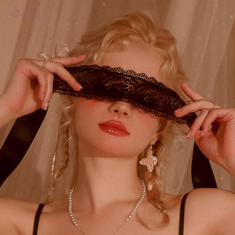 Roleplay lingerie in floral design details