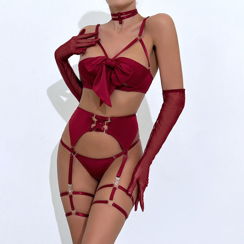 Underwire detailed bra and panty set