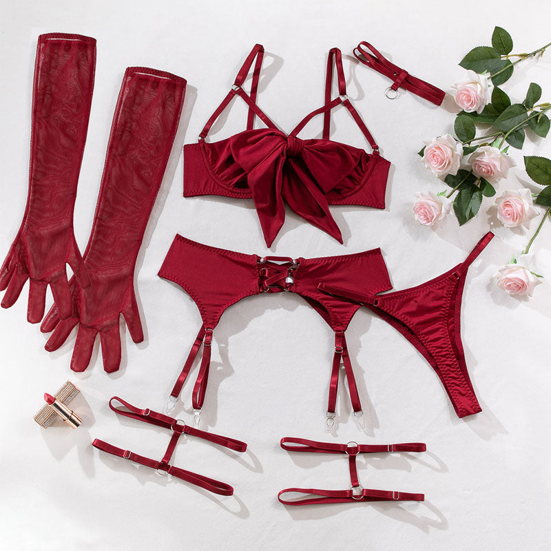 Bra and panty set with underwire design