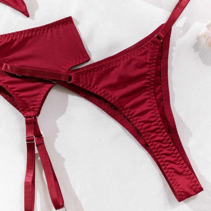 Bra and panty set featuring underwire