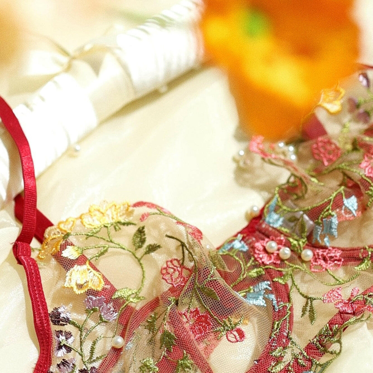 Floral detailed lingerie set design details