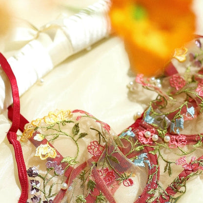 Floral detailed lingerie set design details