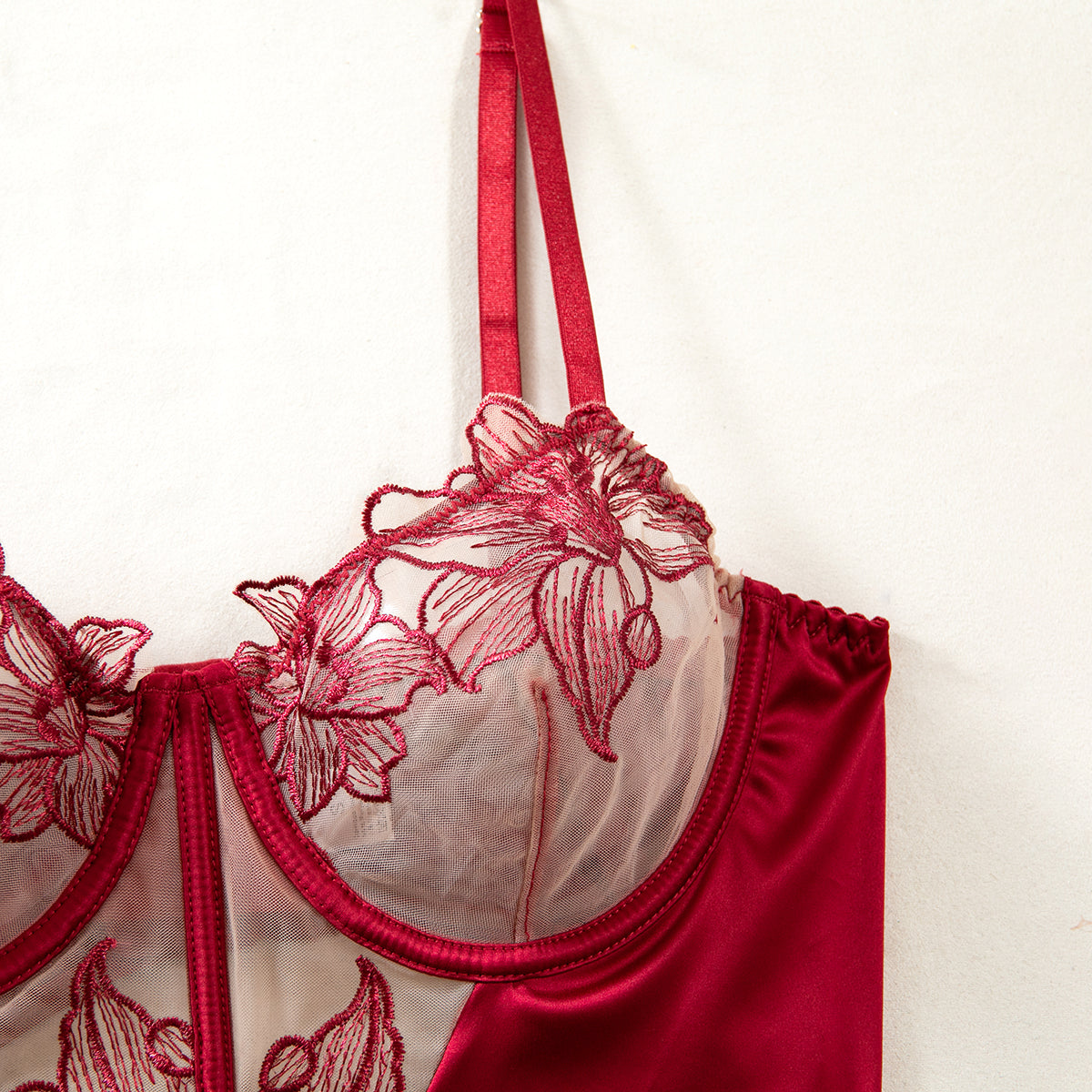 Bra and panty set with garter straps details