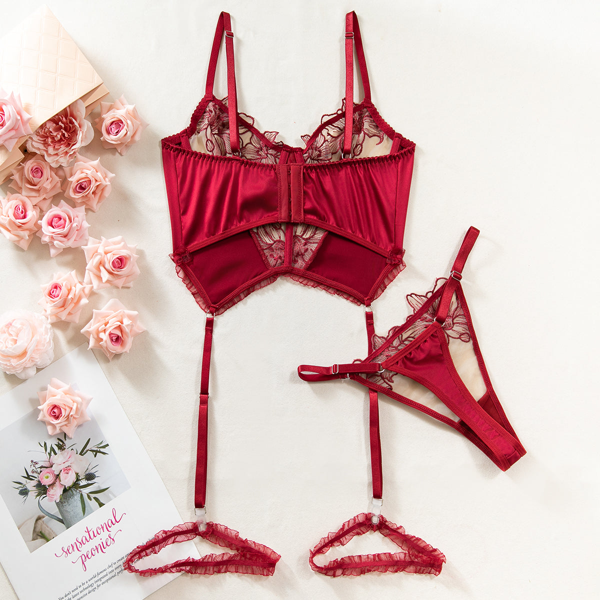 Bra and panty set with underwire design