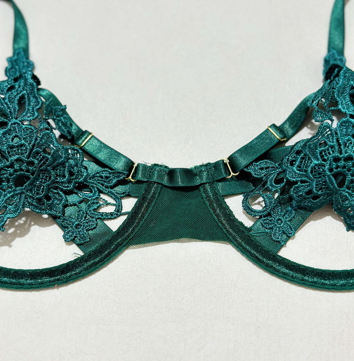 Green harness detailed three-piece lingerie set