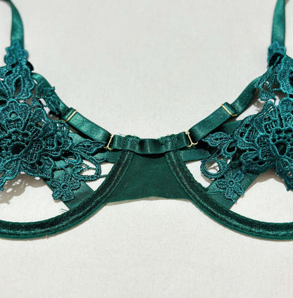 Green harness detailed three-piece lingerie set