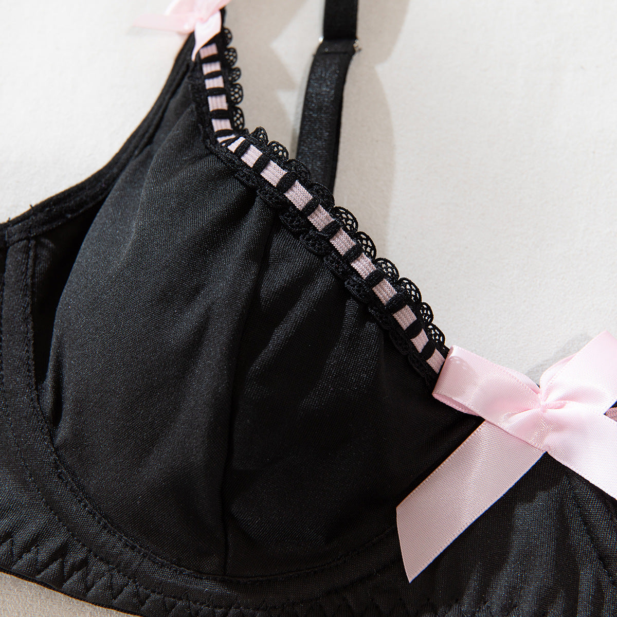 Four-piece lingerie set with lace design