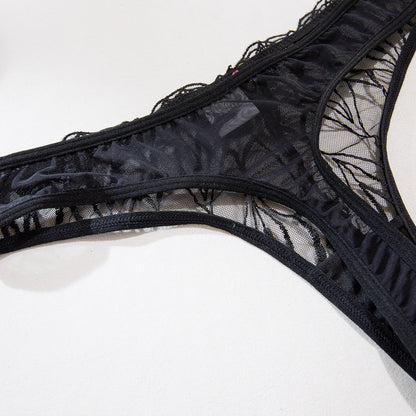 Bra and panty set featuring floral