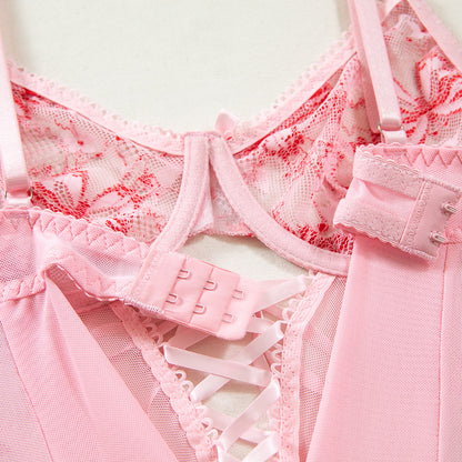 Three-piece lingerie set featuring underwire
