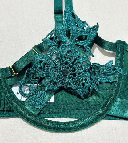 Three-piece lingerie set with floral details