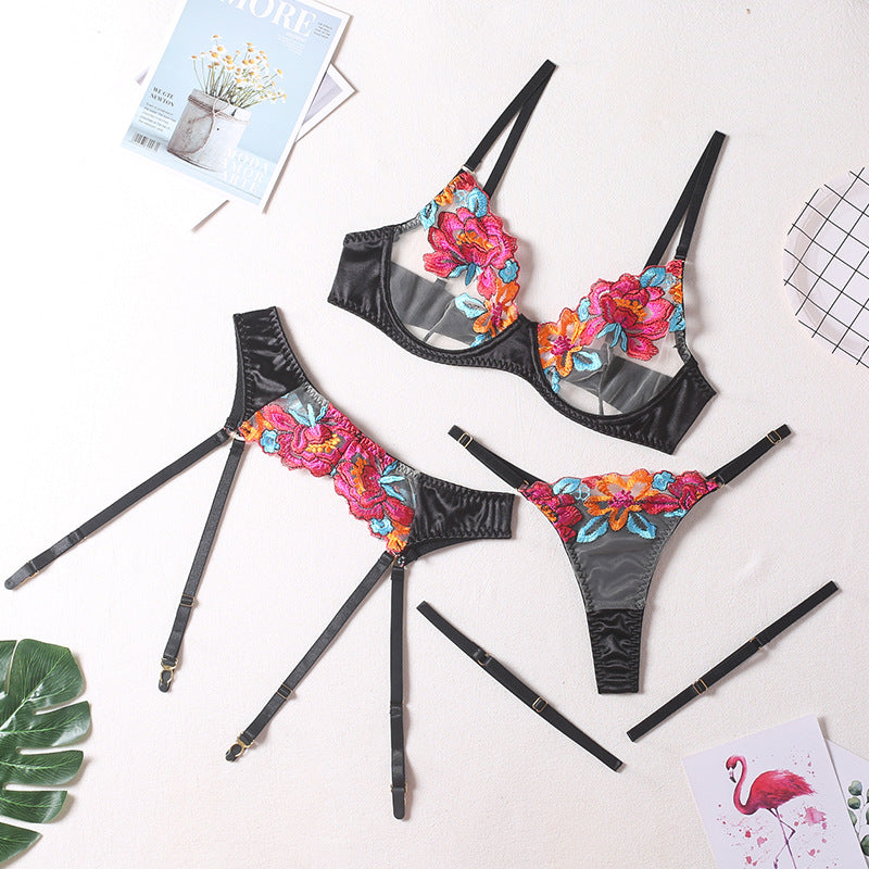 Embroidered four-piece lingerie set design details