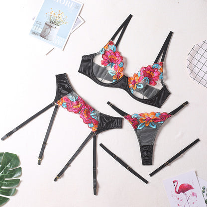 Embroidered four-piece lingerie set design details
