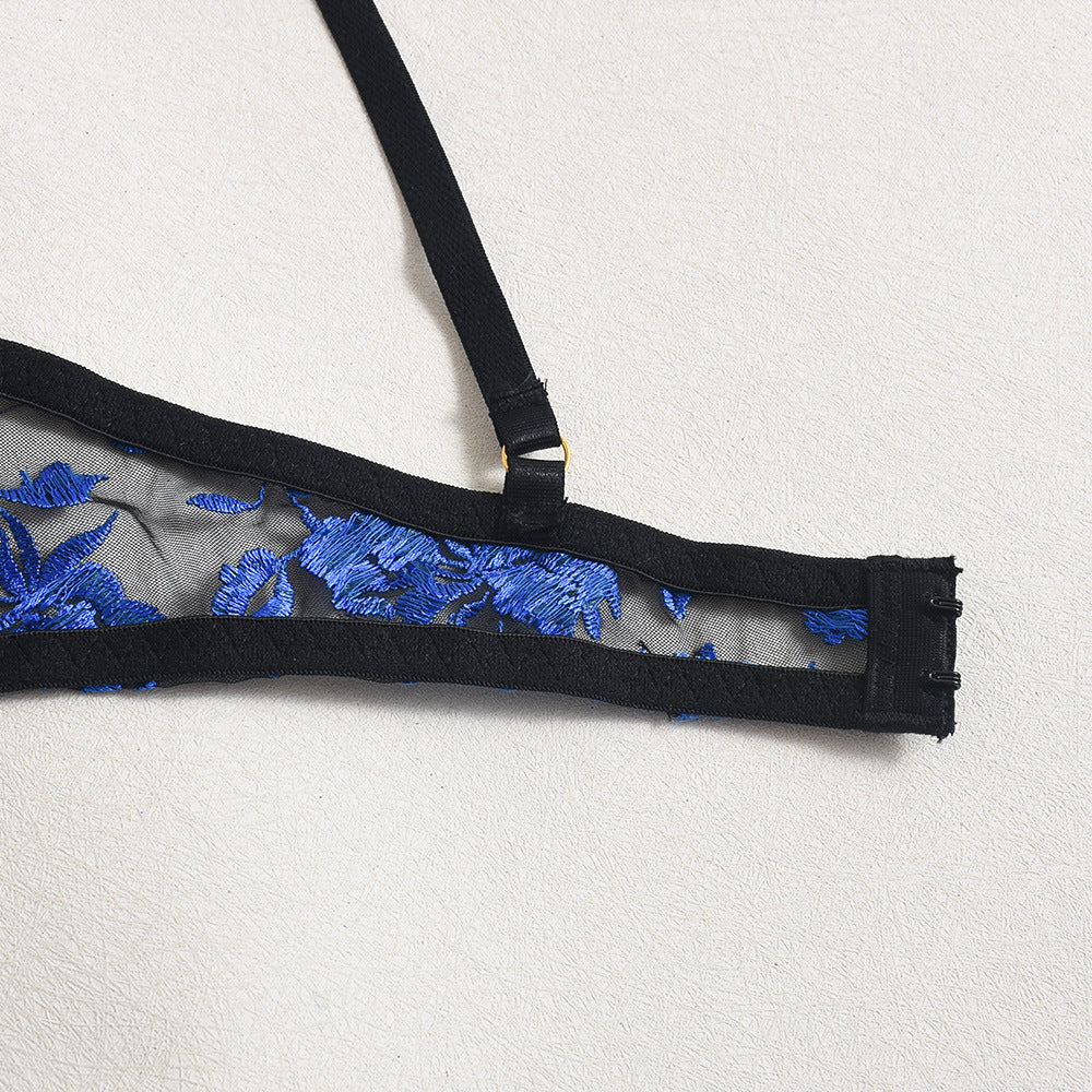 Lingerie set with embroidered details