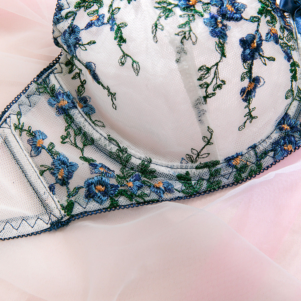 Lingerie set with floral details