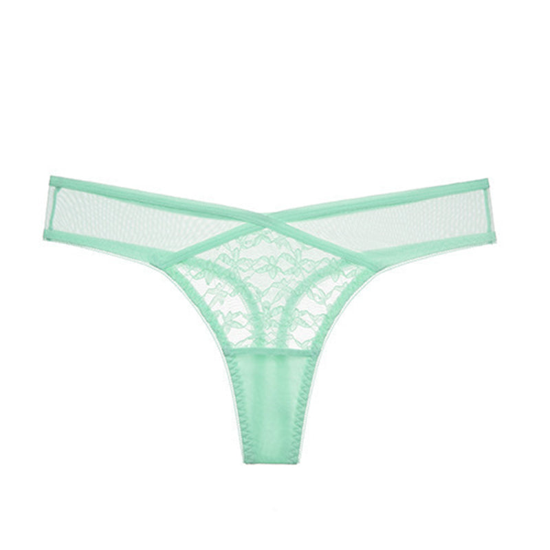 Delicate Lace Low-Rise Thong with Floral Pattern and Breathable Fabric
