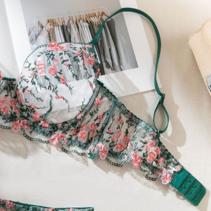 Green floral detailed four-piece lingerie set