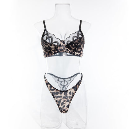 Black underwire lingerie set design details