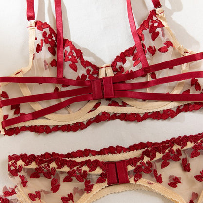Underwire detailed three-piece lingerie set