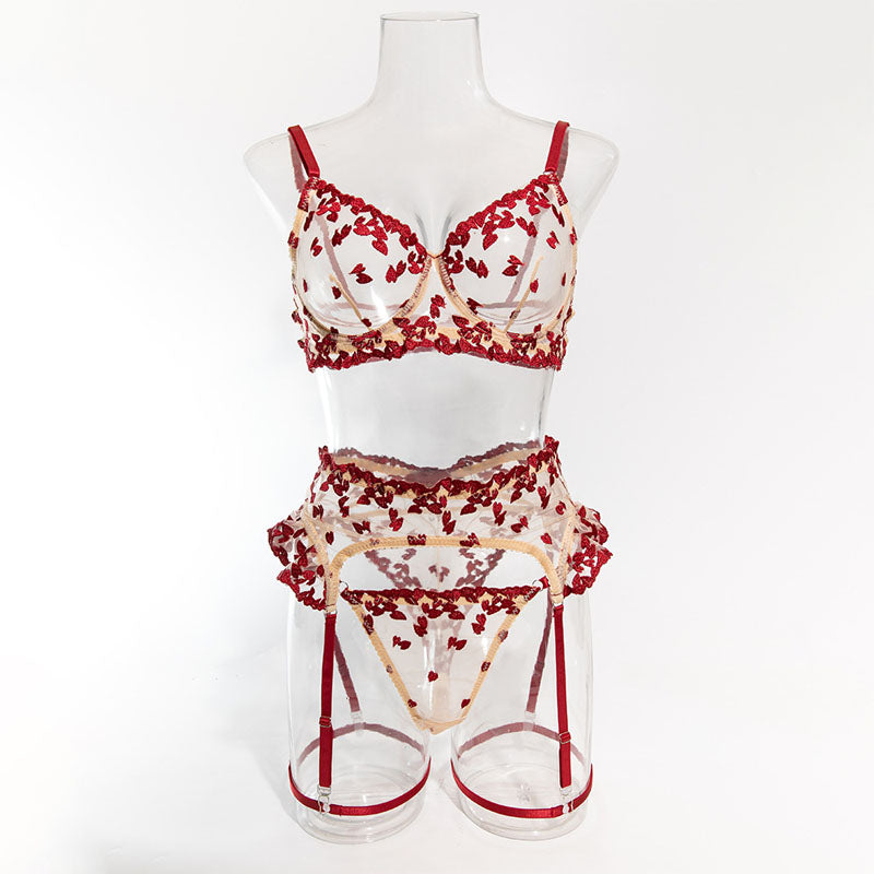 Underwire three-piece lingerie set design details