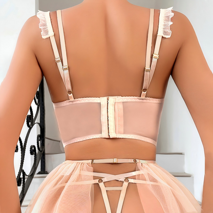 Corset lingerie set featuring lace